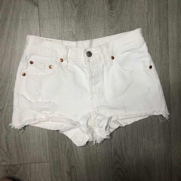 Levi’s 501 White Jean Shorts - Picture 2 of 7